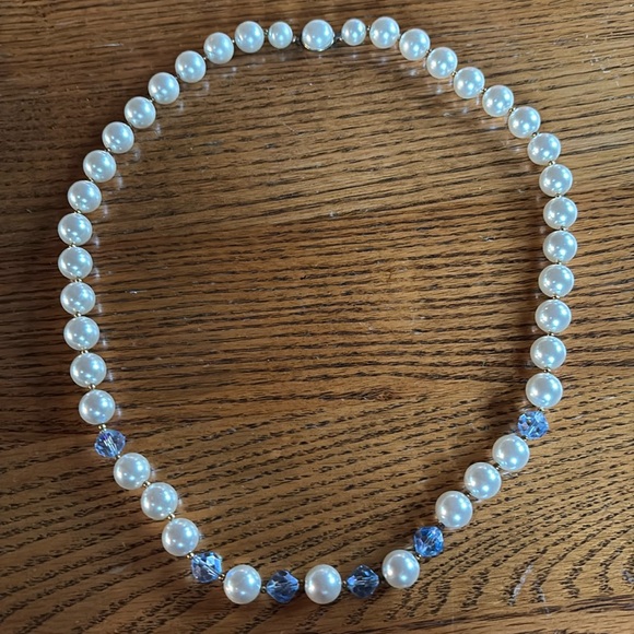 Jewelry - Pearl and blue faceted crystal beads 24” with clasp vintage